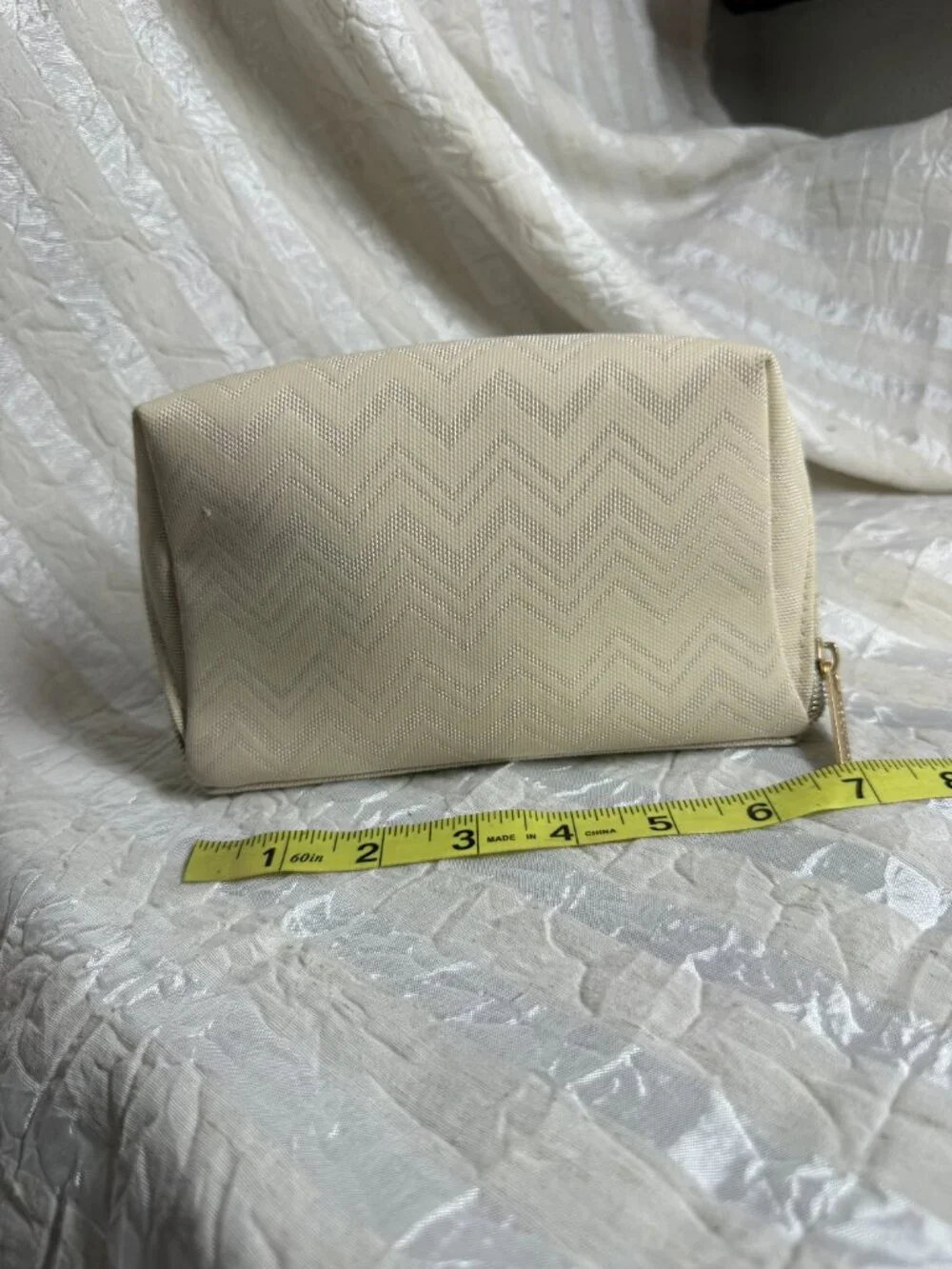 Missoni for Delta Air Lines Cream Chevron Zip Cosmetic Makeup Pouch Bag